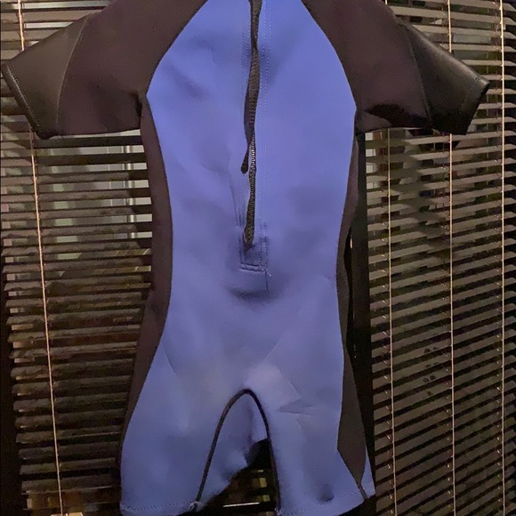 Kids wet suit size small. Zip back. Team Hobie. - Picture 2 of 4